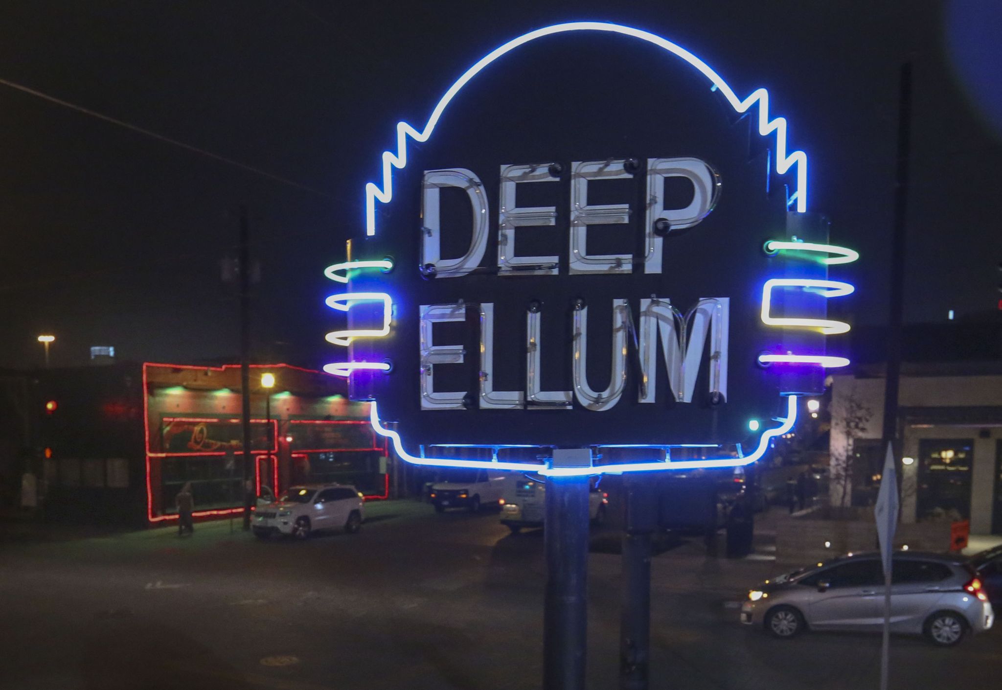 Deep Ellum shootings leave security guard dead, 5 others wounded, Dallas police say