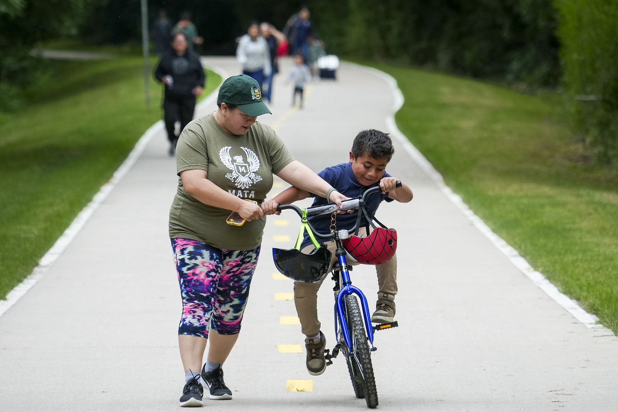 Young Dallasites participate in Bike and Roll to School Day, promote healthy habits