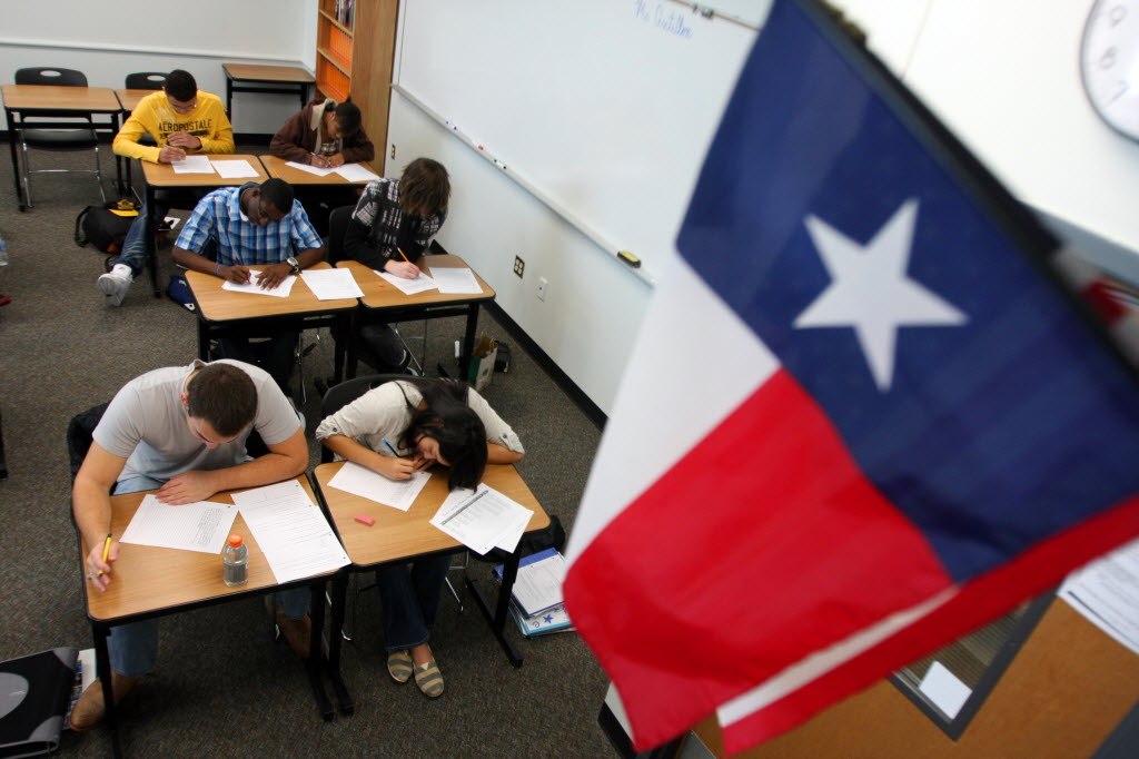 Texas public school enrollment falls by more than 76,000 students, report shows